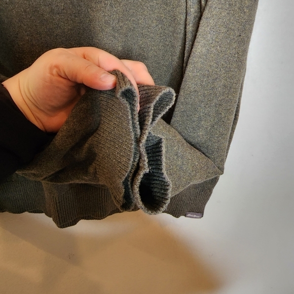 Eddie Bauer wool-blend green sweater. - Picture 11 of 16